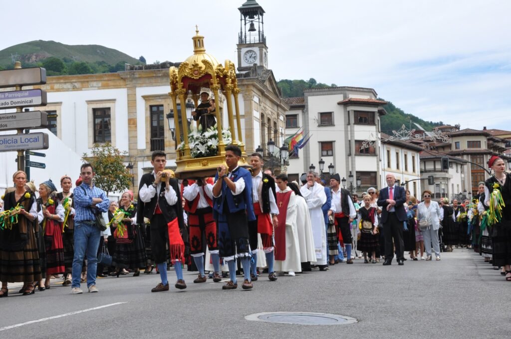 Cangas de Onís vibra con San Antonio