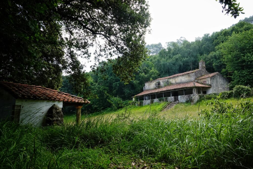 2 pueblos costeros para 2 jornadas de turismo rural en Asturias