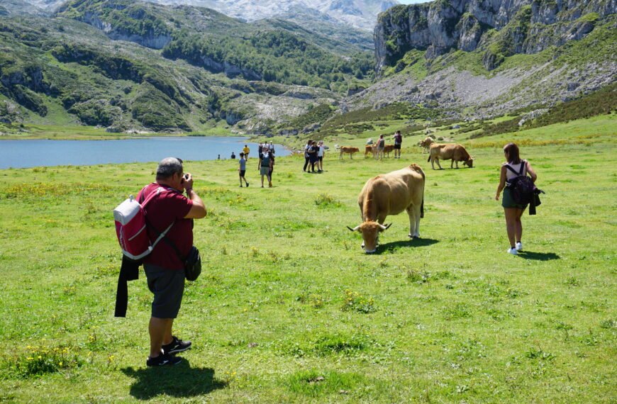 En agosto, eclosión: concejos con más turistas que vecinos