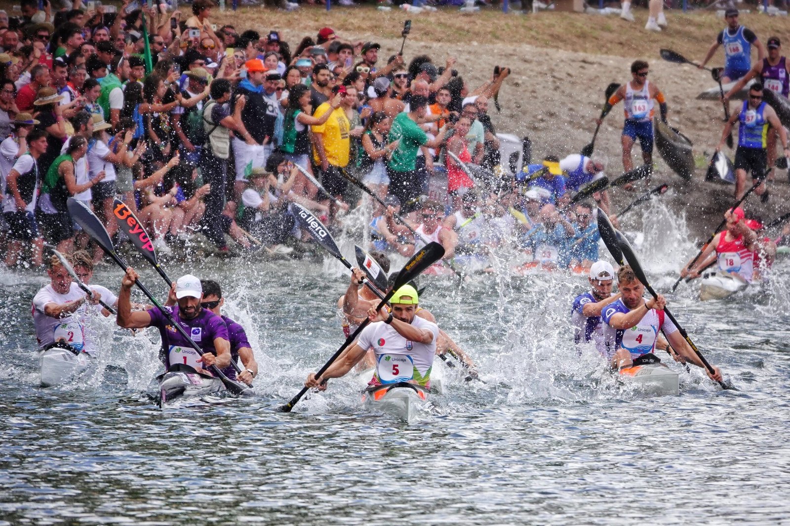 Desde la multitudinaria salida al sprint de infarto: todas las fotos del Descenso