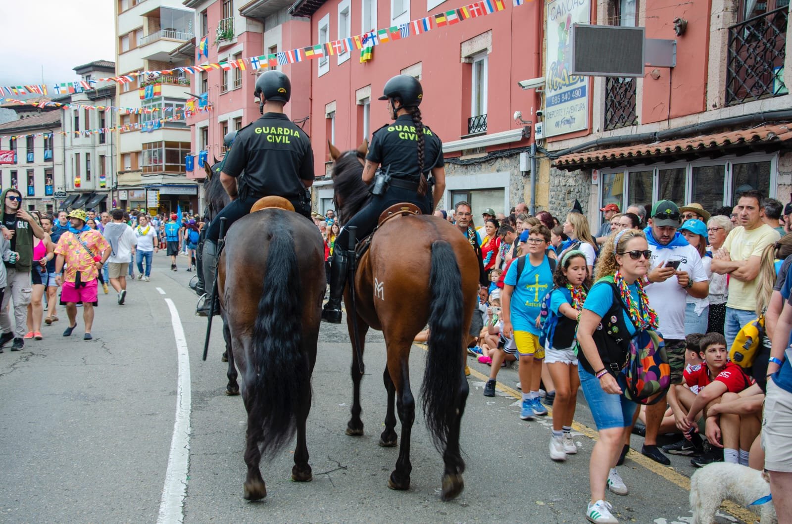 Un accidente y tres detenidos durante la fiesta de Piragües