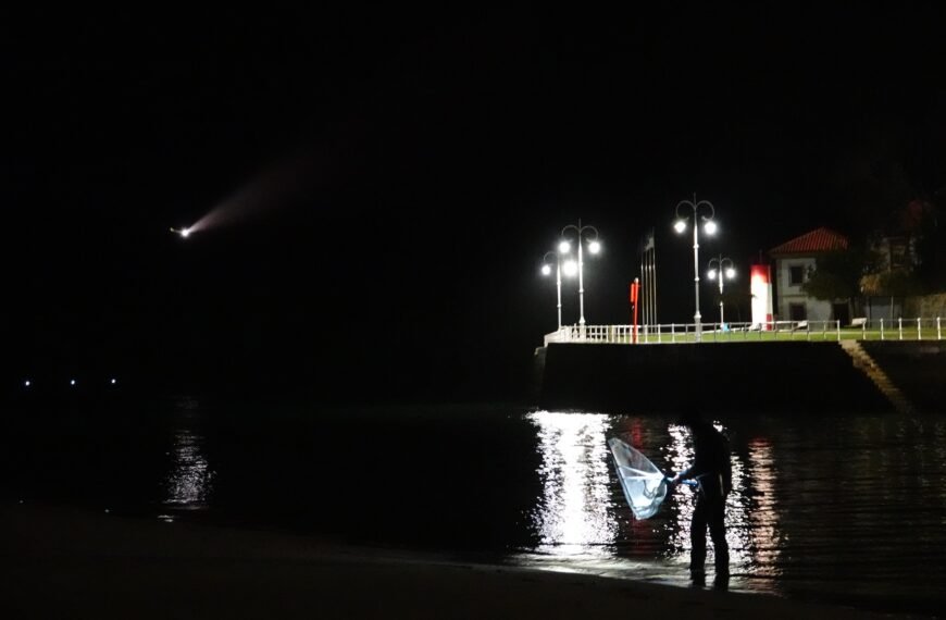 Noche oscura, oro blanco: así se pesca la angula en Asturias