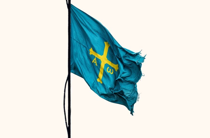 «Cruz de la Victoria en amarillo sobre fondo azul»: la bandera de los asturianos