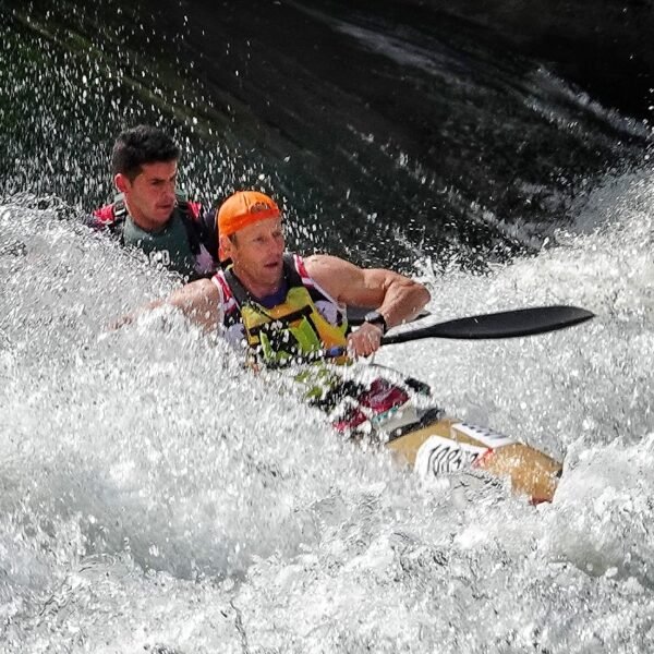 Kiko Vega y Javier Sánchez se imponen en el Descenso del Piloña Sella