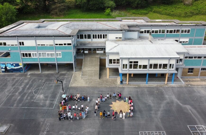 Cincuenta años de enseñanzas de un colegio que es «familia»