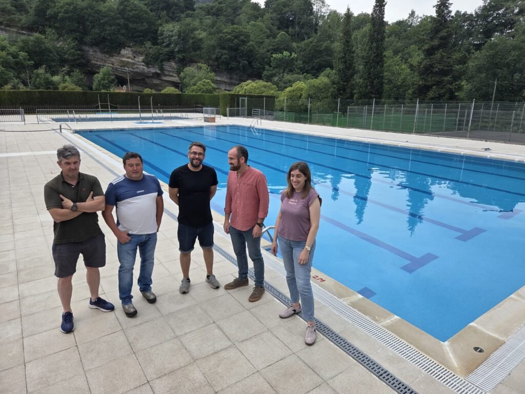 Piloña comienza el verano con la apertura de su renovada piscina