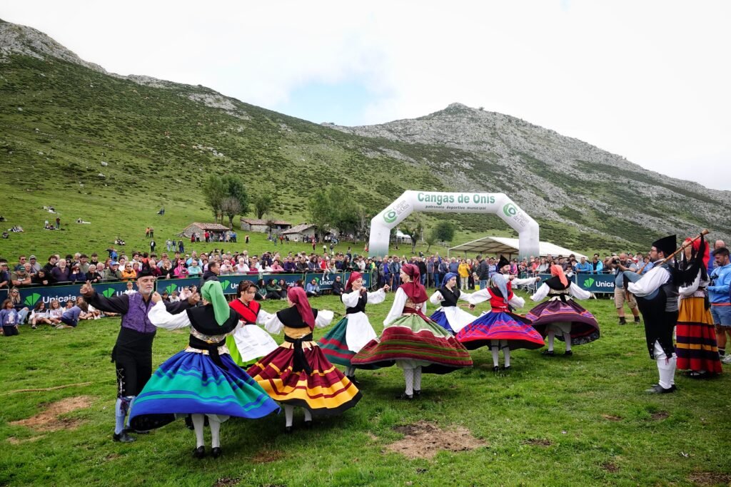 Cultura, música, teatro y tradición: Cangas de Onís no para en agosto