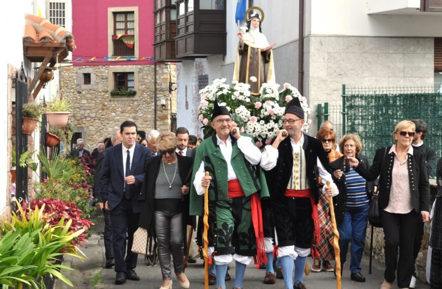 Nueva de Llanes festeja Santa Teresa