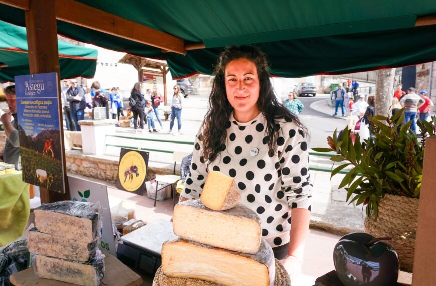 Rocío Bueno, Premio Muyer Rural del Oriente 2025 por su «defensa y promoción del medio rural asturiano»