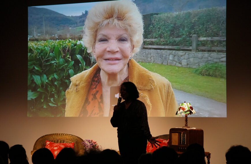 La bella «marcianada» de escuchar a una güela