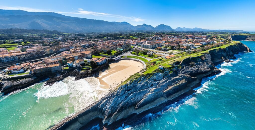 Ruta Marinera de la Princesa en Llanes: un paseo a pie entre historia, puerto y mar