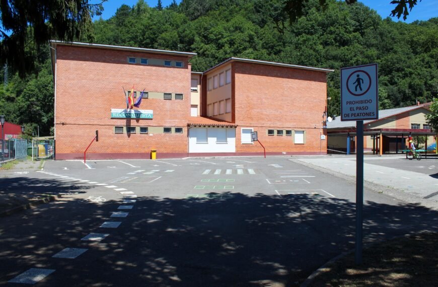 El colegio público Reconquista de Cangas de Onís, galardonado con el Sifón de Oro