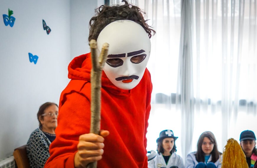 ¿Barremos o nun barremos?: el Antroxu hace de puente entre generaciones en Parres