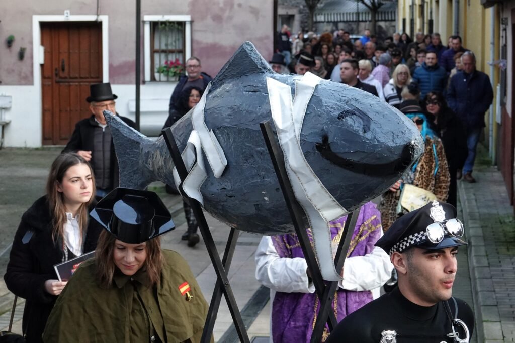 Arriondas despide a don Salmón del Lladuengu