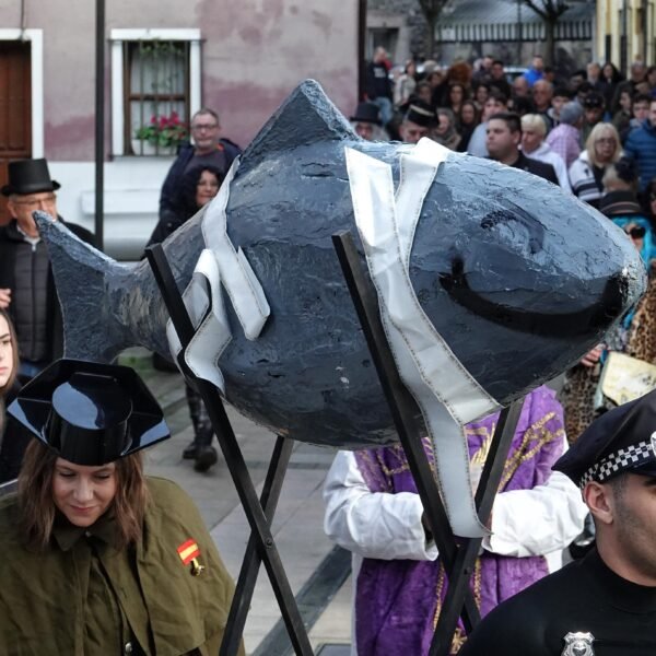 Arriondas despide a don Salmón del Lladuengu