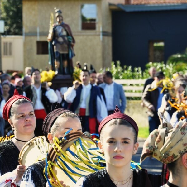 Pimiango honra a Santu Medé