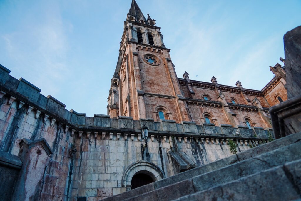 Guía secreta del santuario de Covadonga