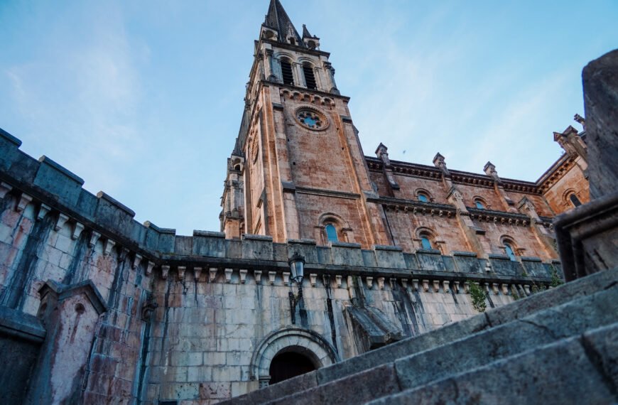 Guía secreta del santuario de Covadonga