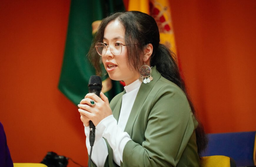 Adela Omid, refugiada afgana en Asturias: «Trabajaba y tenía una vida normal, pero la vida da unas vueltas que no puedes imaginar»