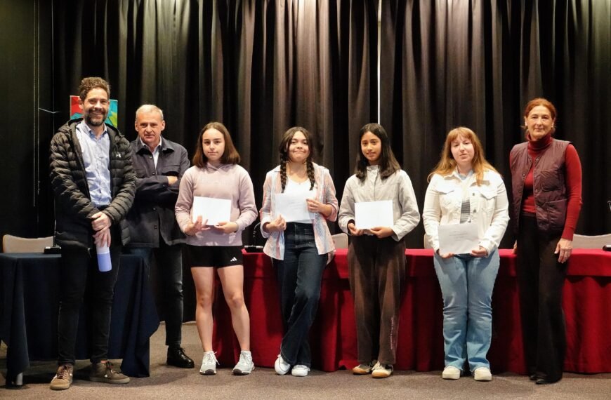 Parres celebra el Día del Libro entre historias que nacen aquí