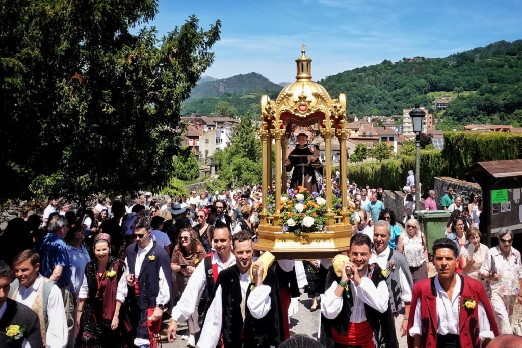 San Antoniu, el día más ‘nuestru’ de Cangas de Onís