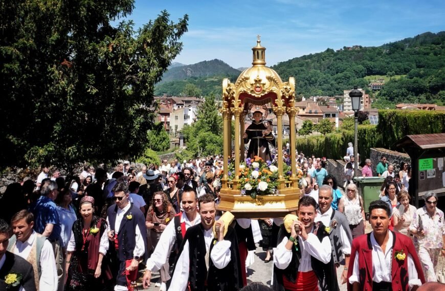 San Antoniu, el día más ‘nuestru’ de Cangas de Onís