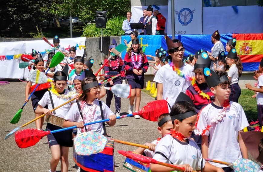 El espíritu del Sella toma Gijón: los escolares recrean Les Piragües