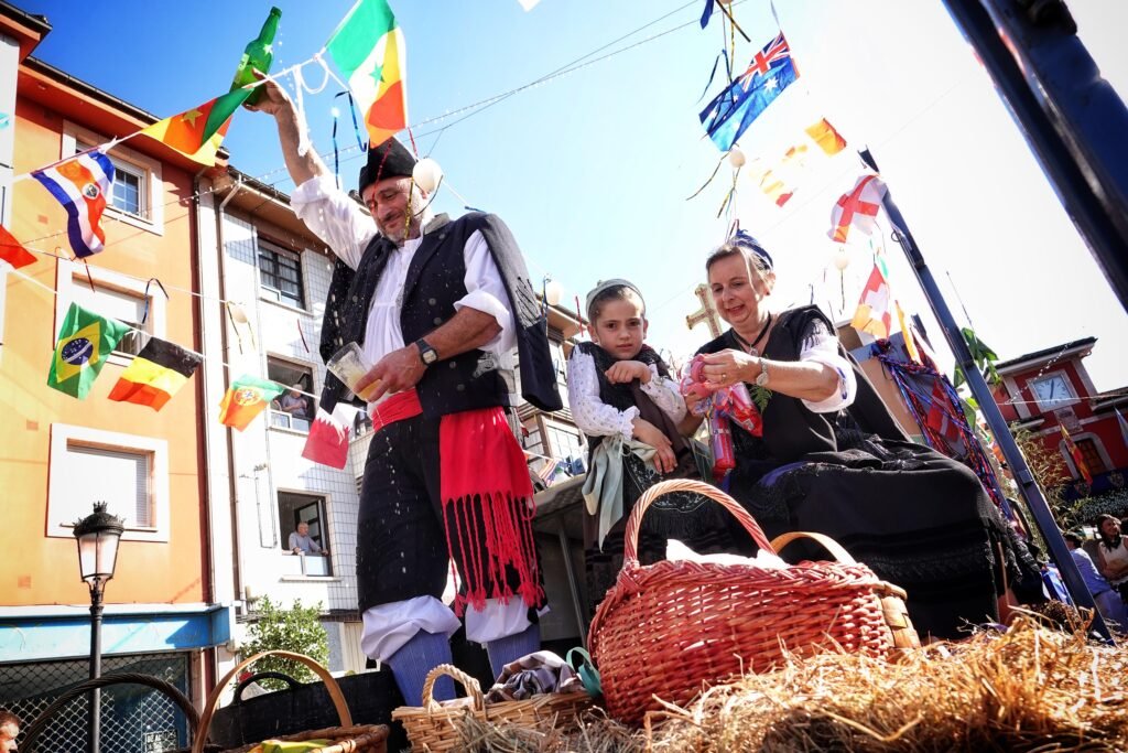 Domingo de Bollu: todo Arriondas a la calle