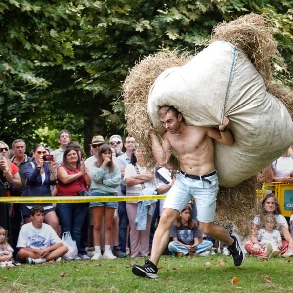 Benia siega, corre y cabruña: la Fiesta del Segador celebra el deporte rural asturiano