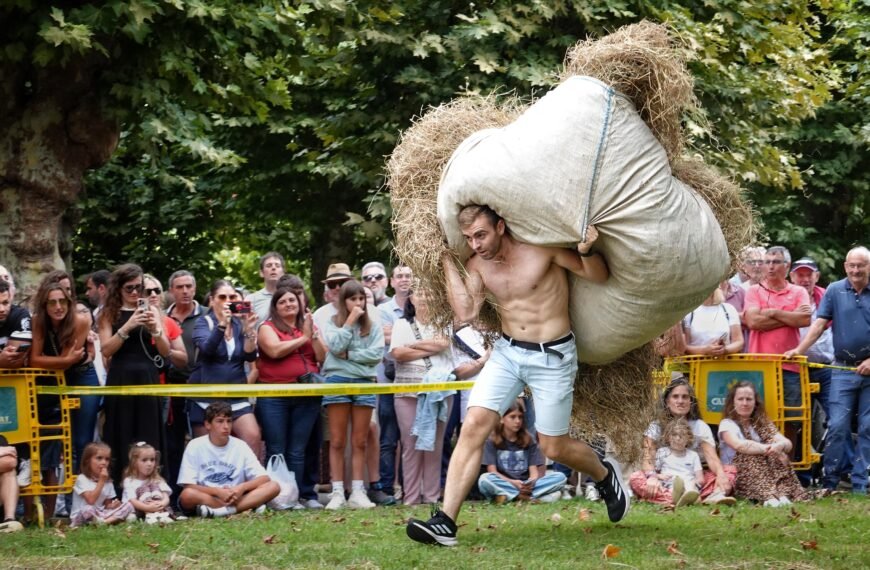 Benia siega, corre y cabruña: la Fiesta del Segador celebra el deporte rural asturiano