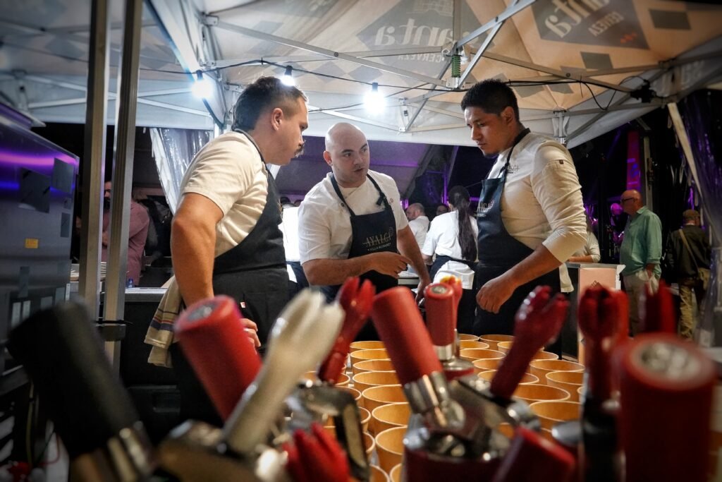GastroSónica: un restaurante en vivo con siete estrellas Michelin y ocho Soles Repsol en el parque de Arriondas